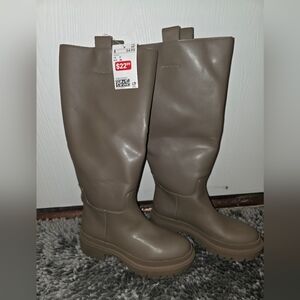 NWT H&M Taupe Tall Wide Leg Boots Sz 5, NEVER worn In Perfect Condition